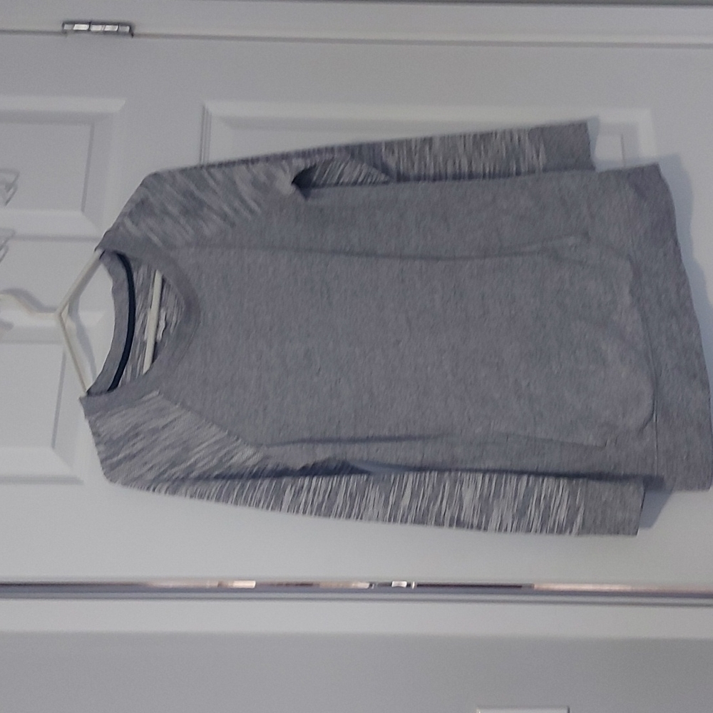 Lou & Grey long sleeve sweatshirt with fake pockets